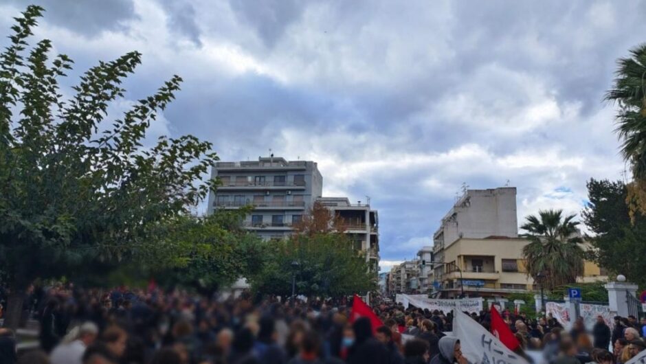 Μεγάλη πορεία στον Βόλο φώναξε ενάντια στη συγκάλυψη της υπόθεσης του Βασίλη Μάγγου (εικόνες, βίντεο)