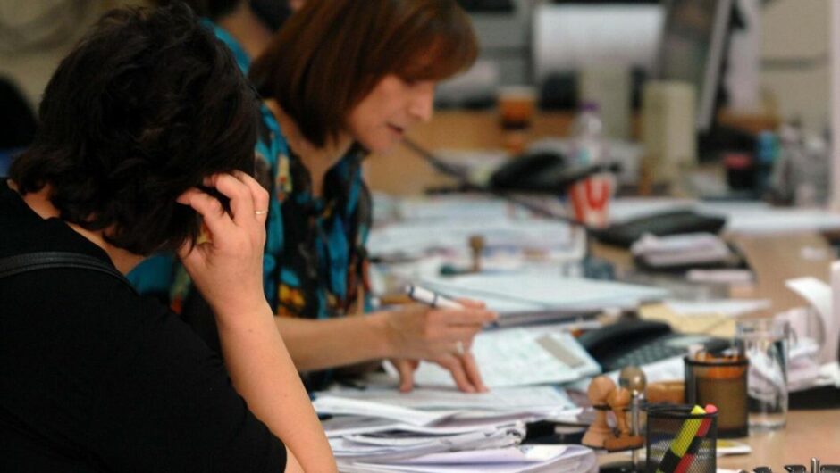 Κυβέρνηση Μητσοτάκη / Αύξηση ορίων ηλικίας στο Δημόσιο, πλιάτσικο στην περιουσία των ασφαλισμένων