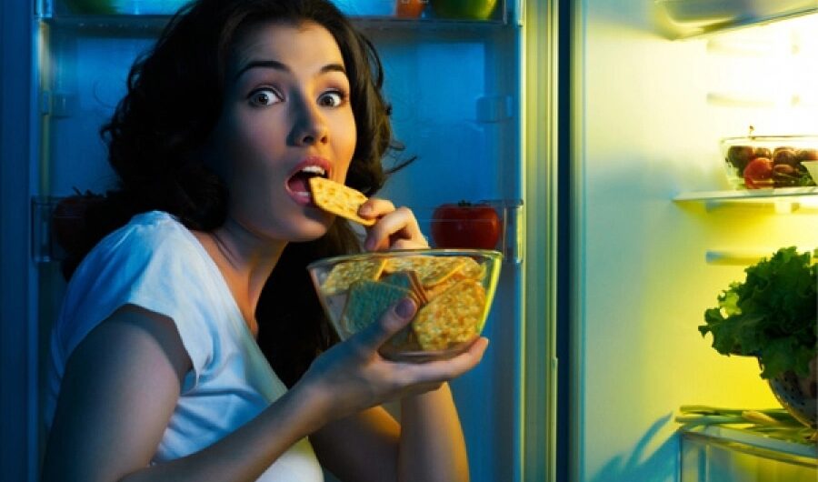 Τα βραδινά σνακ που σας χαλάνε τον ύπνο