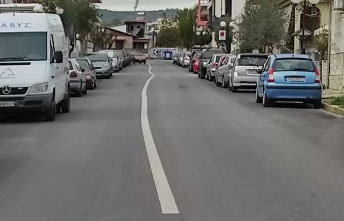 Βόλος: Γίνεται viral η «μεθυσμένη» διαγράμμιση σε δρόμο της πόλης