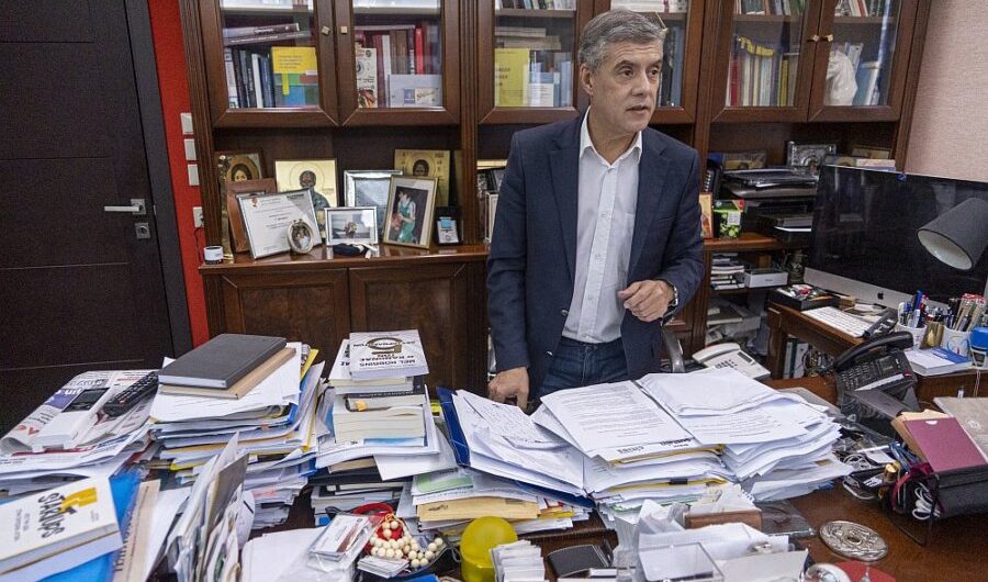 Ο Αγοραστός ζητάει από τα Δικαστήρια να «μπλοκάρουν» άμεσα την κριτική του PineiosNews στο πρόσωπο του γιατί λέει πως υπάρχει κίνδυνος να χάσει τις εκλογές!
