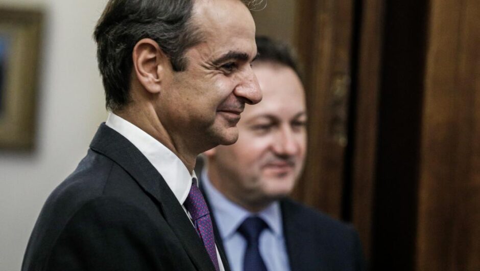 Στέλιος Πέτσας / Επέπληξε δημόσια την ΕΡΤ γιατί δεν του άρεσε ο τίτλος και έσπευσαν να τον αλλάξουν