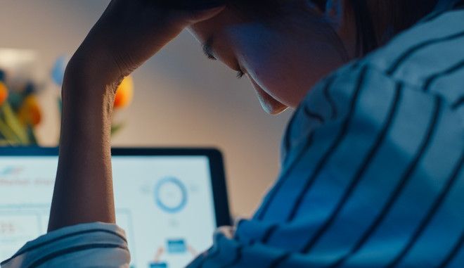 Σε κακή κατάσταση η ψυχική υγεία των εργαζομένων παγκοσμίως – Αρνητική πρωτιά για την Ελλάδα