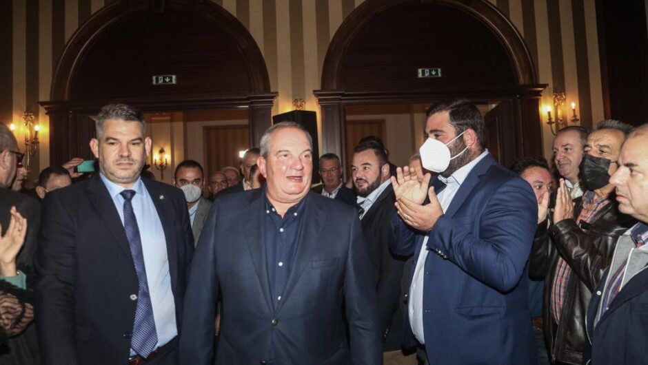 Κυβέρνηση Μητσοτάκη / Αγωνία για το αν ο Καραμανλής κατέβει στις εκλογές