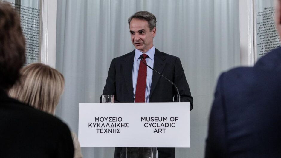Τι δουλειά έχει ένας πρωθυπουργός στο σπίτι ενός αρχαιοκάπηλου;