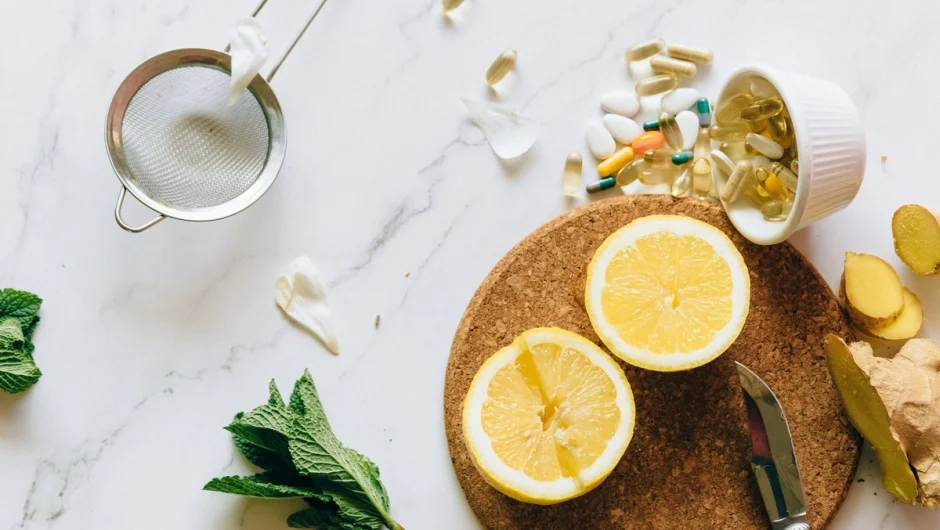 Αυτοφροντίδα: Όσα πρέπει να ξέρουμε για συμπληρώματα διατροφής και βιταμίνες