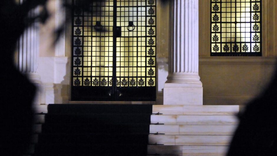 PEGA – Σκάνδαλο υποκλοπών / Ψυχρολουσία στο Μαξίμου – Προσπαθούν να αλλάξουν την τελική έκθεση