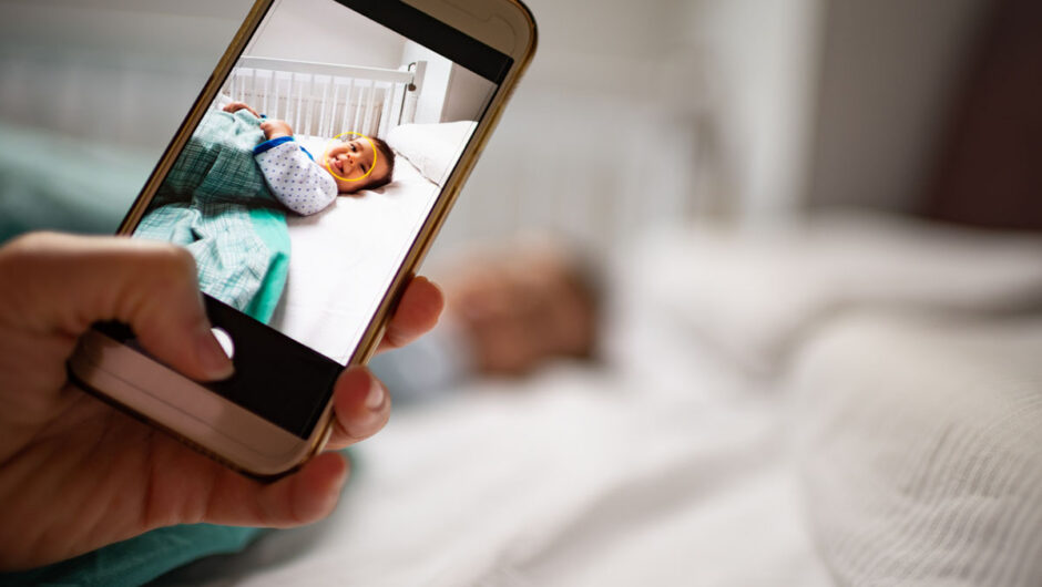 ΓΙΑΤΙ ΔΕΝ ΠΡΕΠΕΙ ΝΑ ΠΟΣΤΑΡΕΙΣ ΦΩΤΟΓΡΑΦΙΕΣ ΤΩΝ ΠΑΙΔΙΩΝ ΣΟΥ ΣΤΑ SOCIAL MEDIA