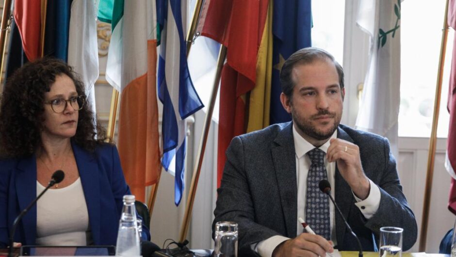 Αλλο PEGA, άλλο λίστα Πέτσα