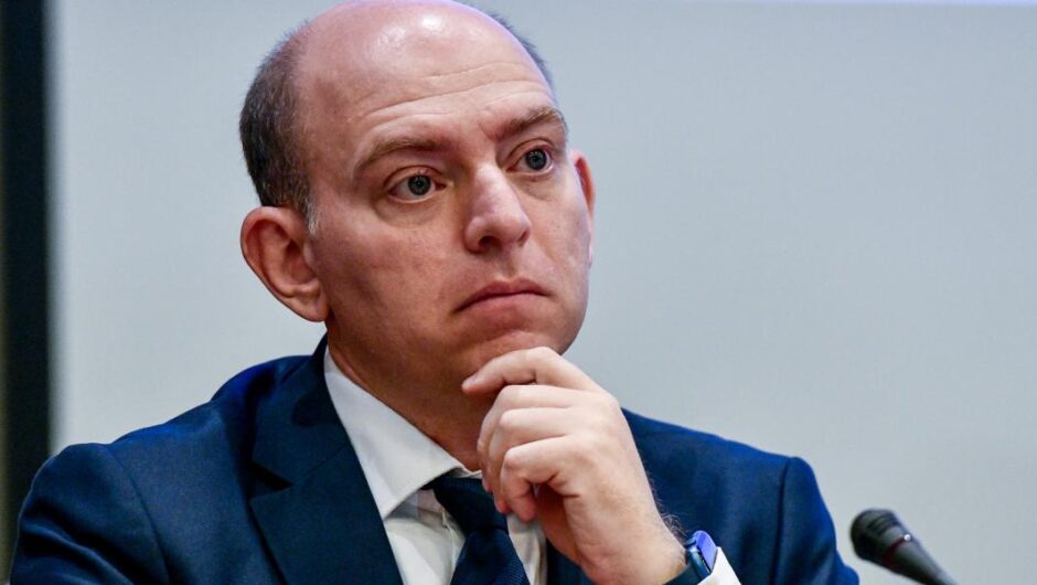 Αιμίλιος Περδικάρης / Καταγγέλλουν τον πρόεδρο του ΑΠΕ ότι γράφει με ψευδώνυμο σε γαλάζια εφημερίδα