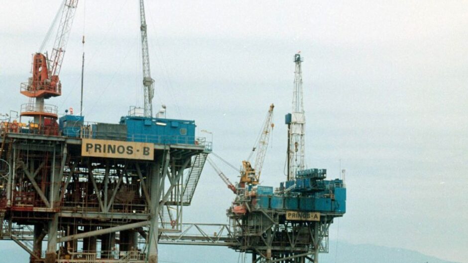 Eρευνες για φυσικό αέριο: Οι 6 περιοχές ενδιαφέροντος – Η γεώτρηση και η νέα εξέδρα άντλησης