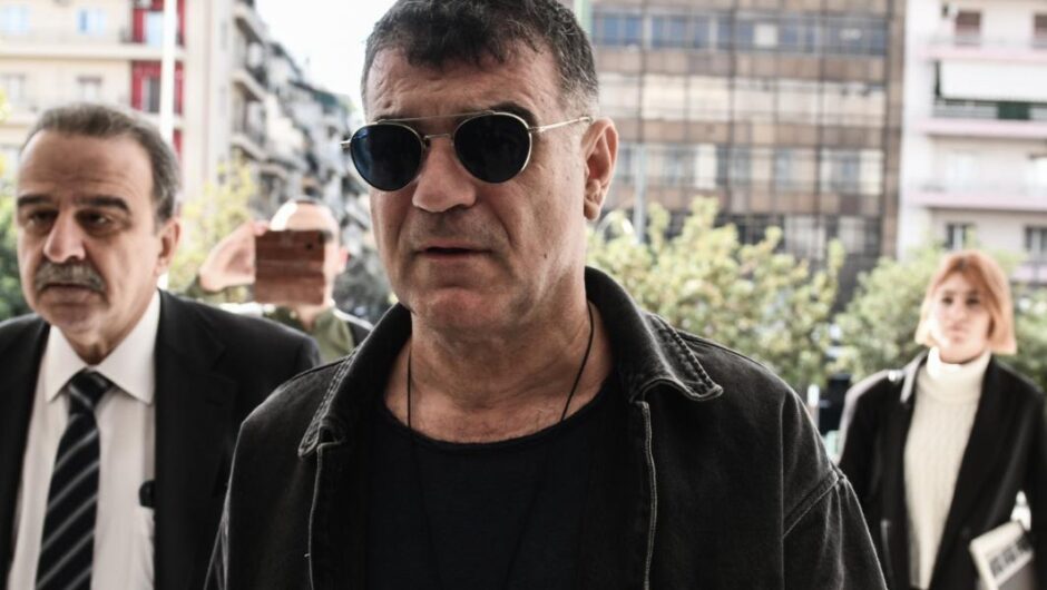Κώστας Βαξεβάνης / Οι υποκλοπές, ο υπουργός, το Μαξίμου και το «πακέτο» από τη Λάρισα
