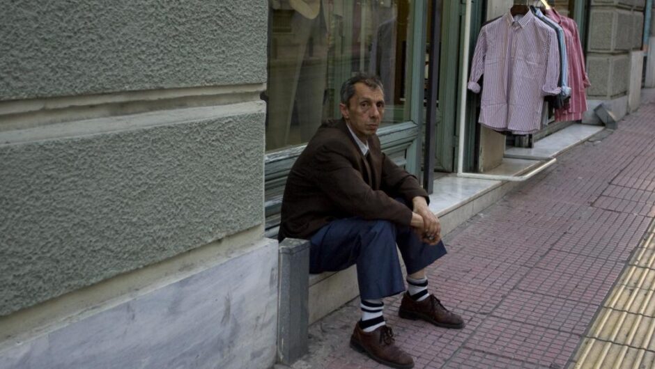Ακρίβεια / Με νέα μείωση σοκ 20% απειλούνται τα εισοδήματα των πολιτών