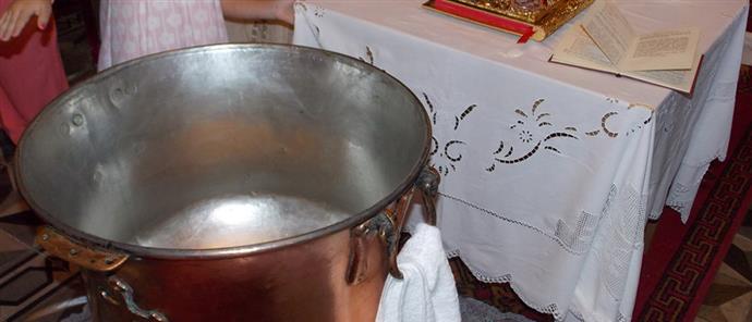 Αχαΐα: Άγριο ξύλο σε βάφτιση – Δεν σεβάστηκαν τίποτα με τις ύβρεις να «παγώνουν» ακόμα και τον ιερέα