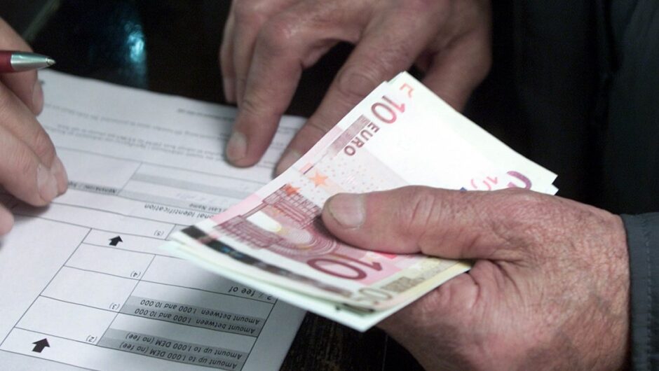 Δημόσιο: ποιοι μπορούν να βγουν στη σύνταξη κάτω από τα 62 έτη