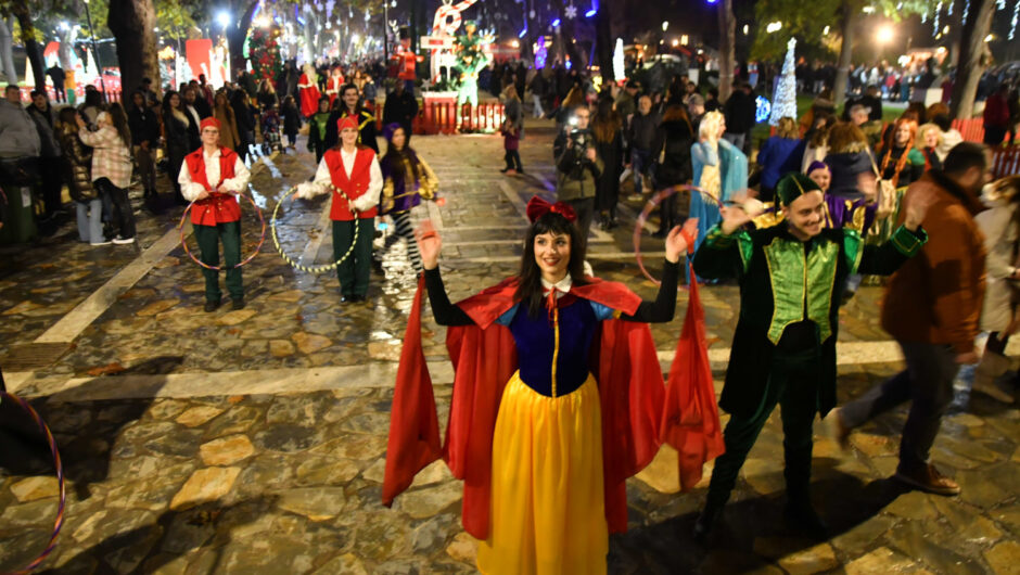 Φαντασμαγορική έναρξη για το «Πάρκο των Ευχών» (φωτ. & βίντεο)