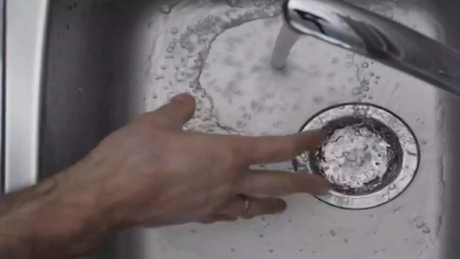 Έβαλε αποφρακτικό για τον νεροχύτη και εξερράγη πάνω της – Εγκαύματα 3ου βαθμού σε όλο το σώμα