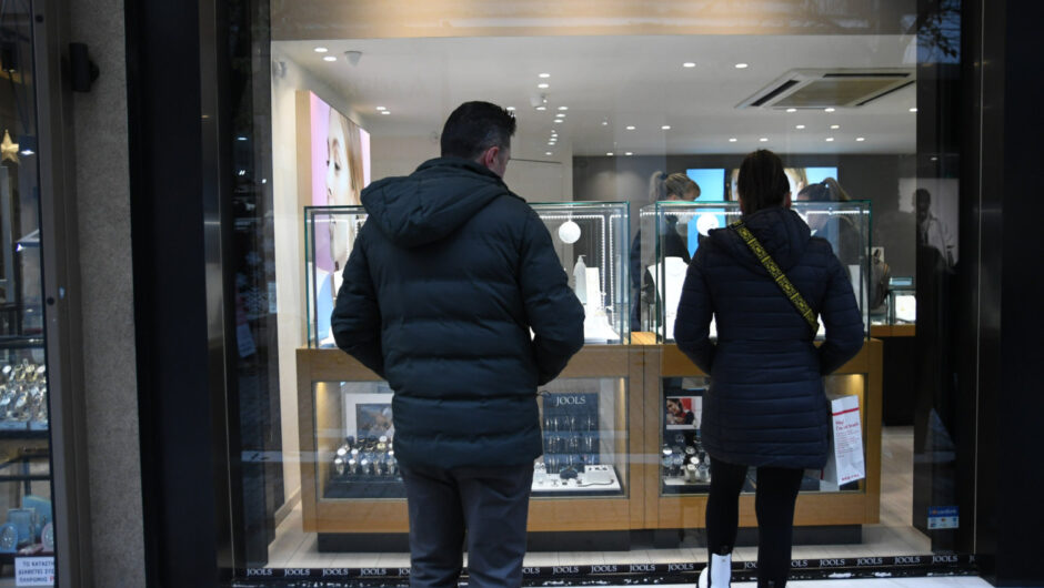 Λάρισα: Αυτό είναι το ωράριο λειτουργίας των εμπορικών καταστημάτων κατά την εβδομάδα που οδηγεί στα Χριστούγεννα (πίνακας)