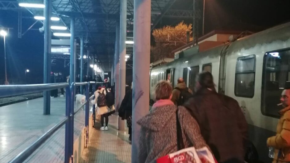 Χριστουγεννιάτικη ταλαιπωρία Λαρισαίων επιβατών τρένου προς Θεσσαλονίκη (φωτ.)