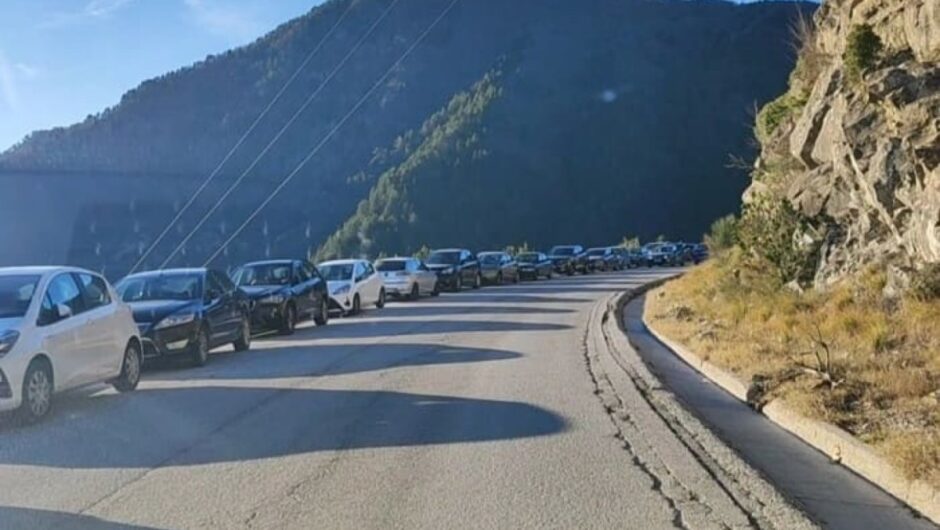 Το αδιαχώρητο στο Μέτσοβο – Ουρές χιλιομέτρων από τα αυτοκίνητα