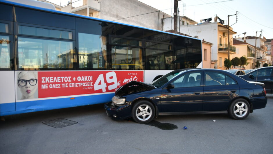 Αυτοκίνητο συγκρούστηκε με αστικό λεωφορείο στη Λάρισα (φωτ.)