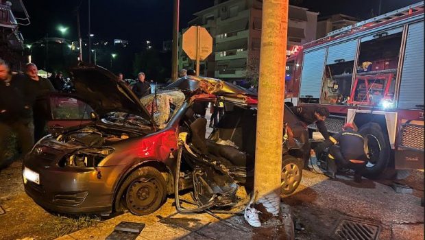 Αγρίνιο: Σοβαρό τροχαίο με δύο τραυματίες – Δραματική επιχείρηση απεγκλωβισμού