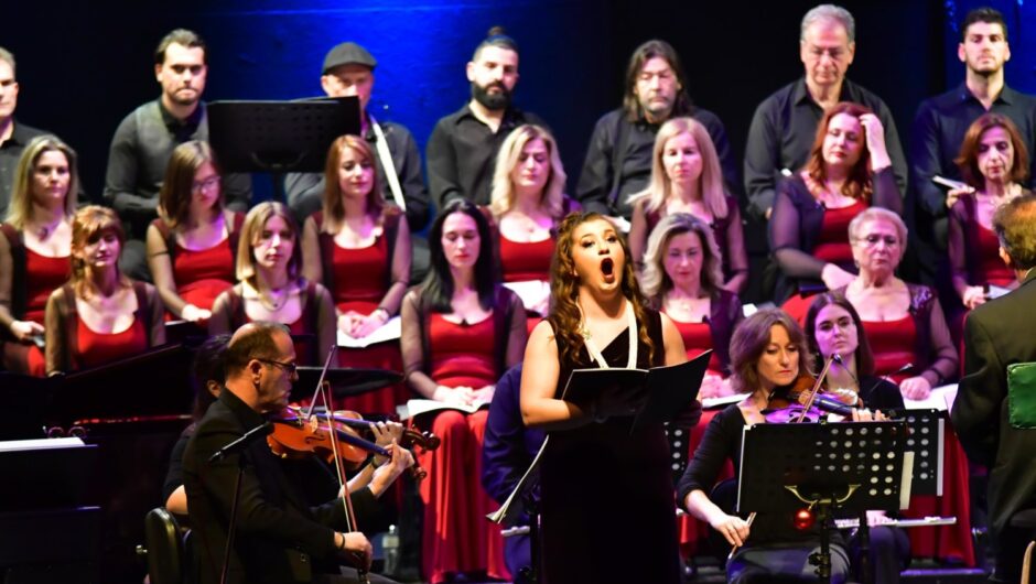 Μαγευτική βραδιά στο ΔΩΛ με τραγούδια, κάλαντα και ύμνους απ’ όλο τον κόσμο (φωτ. & βίντεο)