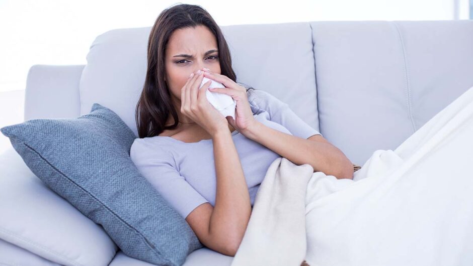 Γρίπη: Για πόσες μέρες είναι μεταδοτική – Μάθετε πότε «κολλάει»