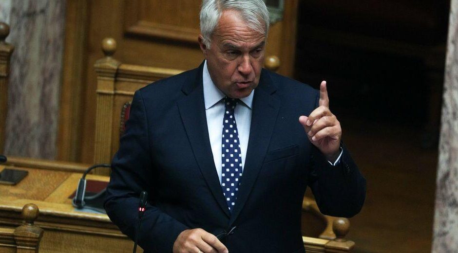 Δημοτική αστυνομία που θα συλλαμβάνει και απόστρατους στο κράτος προωθεί ο Βορίδης