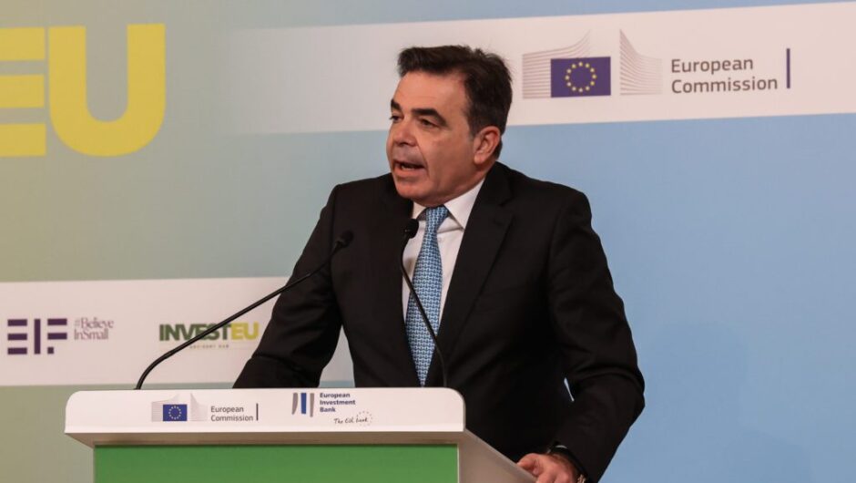 Politico: Υπό έλεγχο ο Σχοινάς για το Qatargate – Τον «αδειάζει» η φον ντερ Λάιεν
