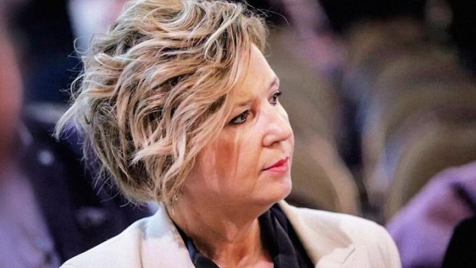 Όλγα Γεροβασίλη / «Η Βουλή δεν είναι ιδιωτικό γραφείο του κ. Μητσοτάκη για να μπαίνει και να βγαίνει όποτε θέλει»