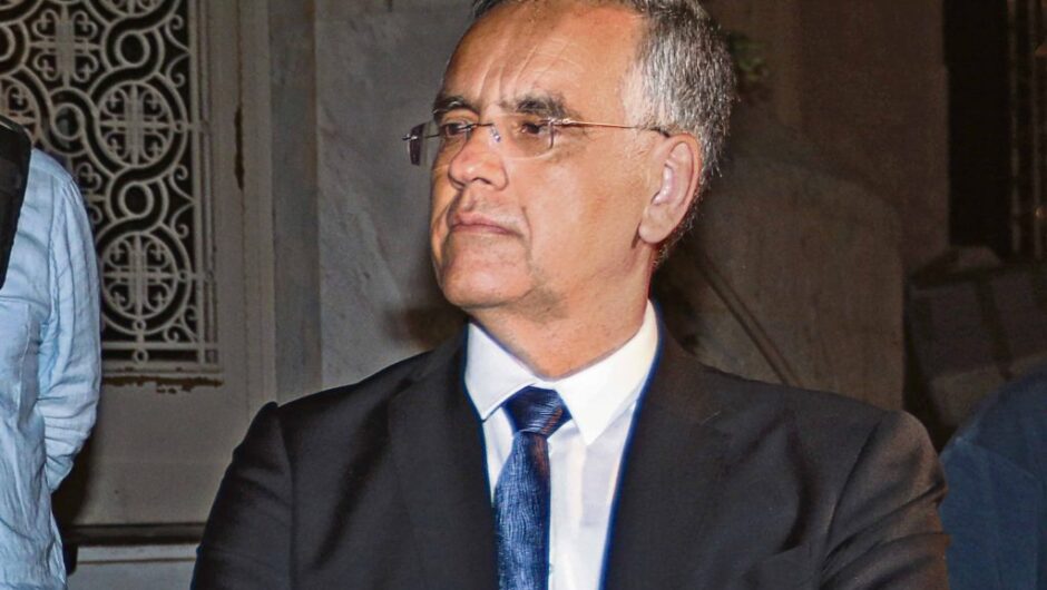 Προστασία Ντογιάκου στους κοριούς της ΕΥΠ