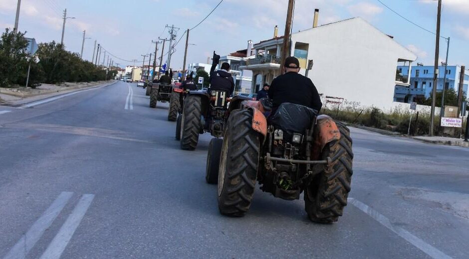 Ζεσταίνουν τα τρακτέρ οι αγρότες μετά την άκαρπη συνάντηση με τον Γ. Γεωργαντά