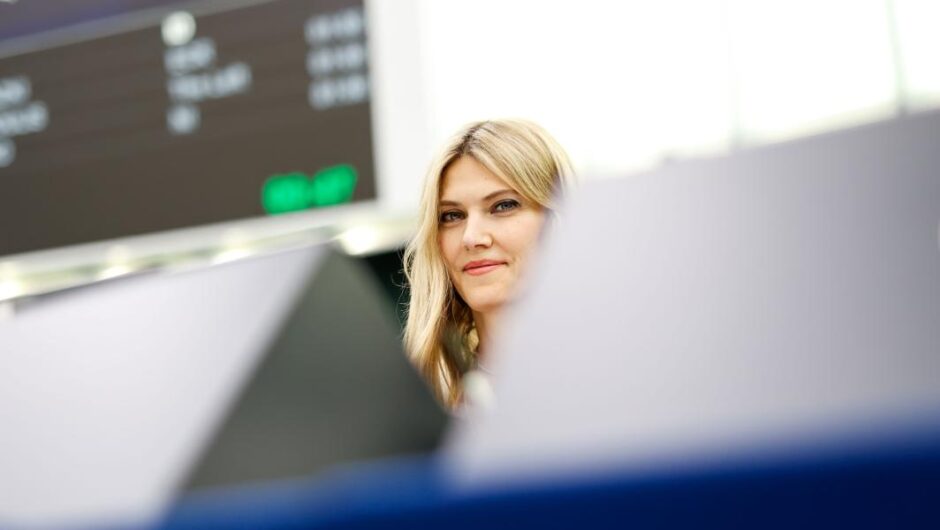 Εύα Καϊλή / Αναστέλλονται όλες οι αρμοδιότητές της ως αντιπρόεδρος του Ευρωκοινοβουλίου