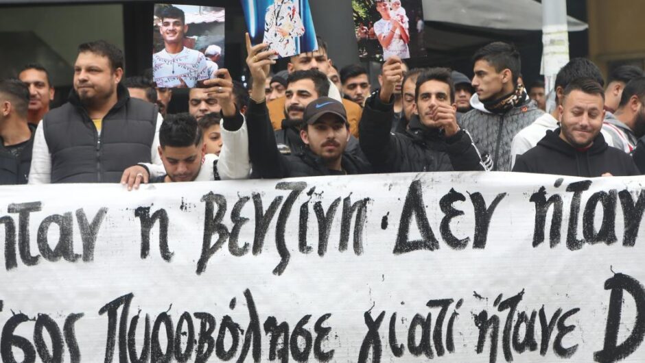 Δημοσιογράφοι με στολή και βουλευτές της Ακροδεξιάς