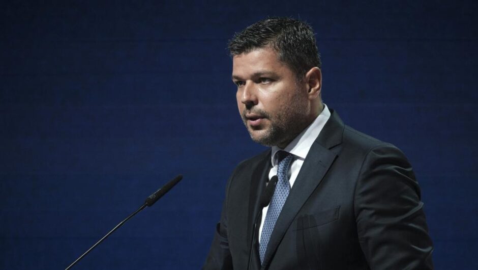 ΔΕΗ / Επιβραβεύουν τα γαλάζια golden boys για την αισχροκέρδεια στο ρεύμα