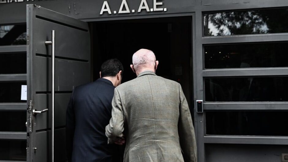 Σκάνδαλο υποκλοπών / Περίεργες διαρροές μετά την επίσκεψη Τσίπρα σε ΑΔΑΕ