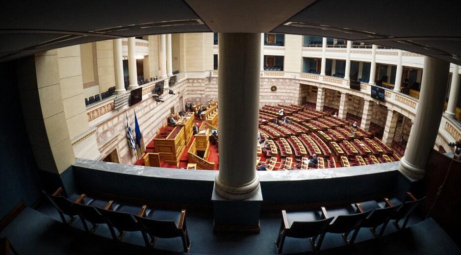 Κυβέρνηση «ηττημένων» με πλειοψηφία στη Βουλή και τον λαό