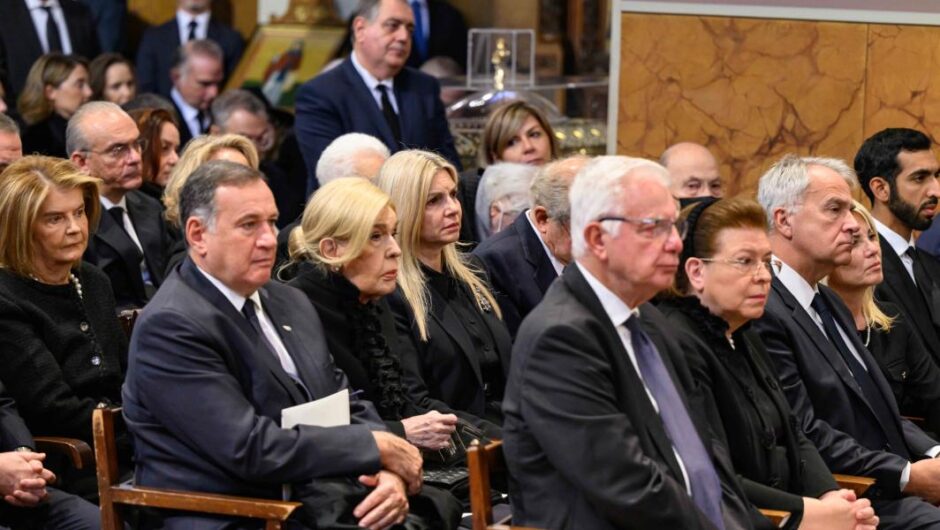 ΝΔ / Οργή της καραμανλικής βάσης για την υπόκλιση στη φιλοβασιλική πτέρυγα