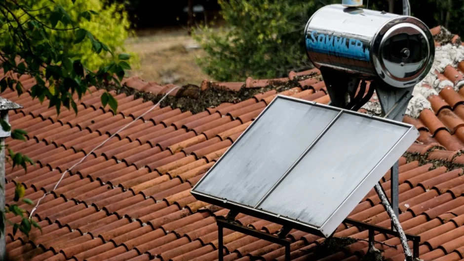 Επιδότηση ηλιακού θερμοσίφωνα 2023: Ως 1.000 ευρώ με αίτηση στο gov.gr