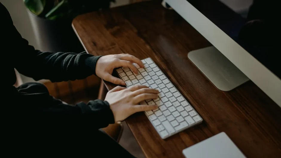 Τα πιο απίθανα tips για να πληκτρολογείτε γρήγορα στον υπολογιστή
