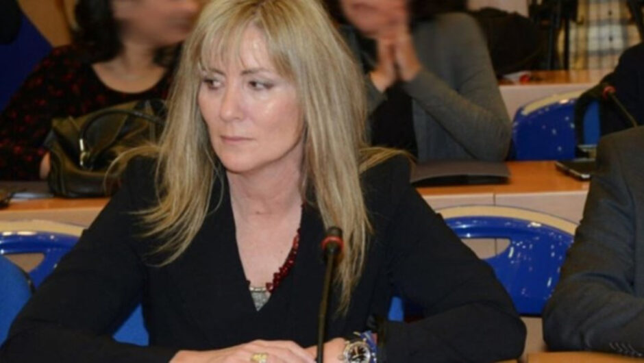 Υποκλοπές: Η Ελένη Τουλουπάκη ζητάει από την ΑΔΑΕ να ελέγξει αν παρακολουθείται από την ΕΥΠ