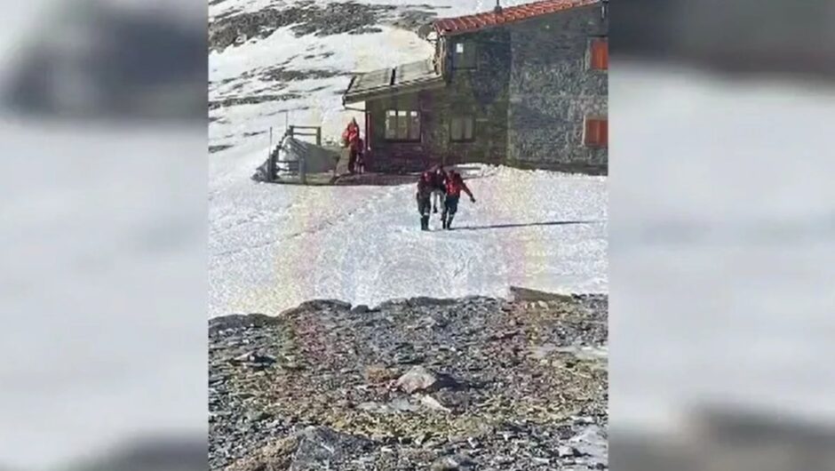 Όλυμπος: Περιπέτεια για ζευγάρι ορειβατών από τη Σερβία – Βίντεο από την μεταφορά με Super Puma