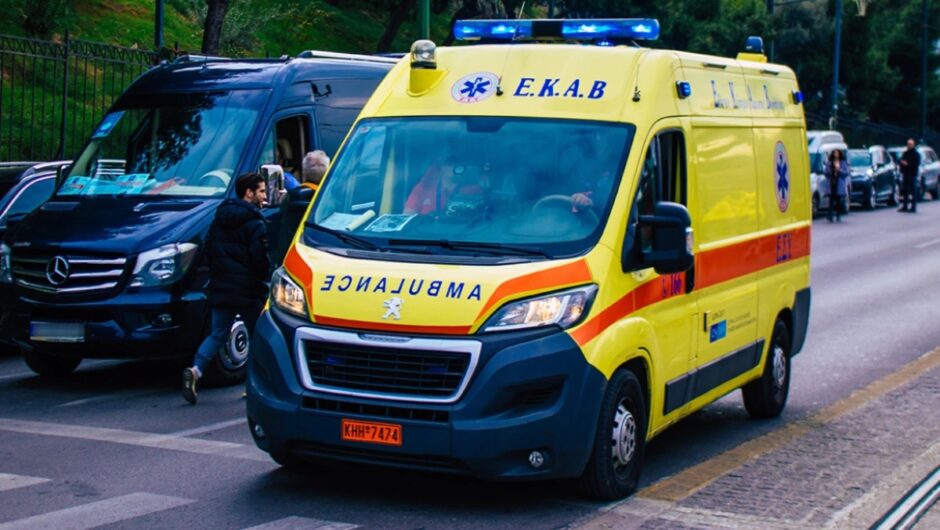 Από διασώστες, μεταφορείς;