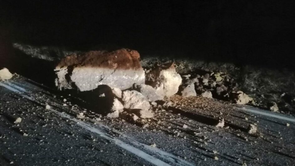 Τρομακτικές εικόνες λόγω κατολίσθησης στην εθνική οδό Λάρισας – Κοζάνης: Δείτε τα βίντεο