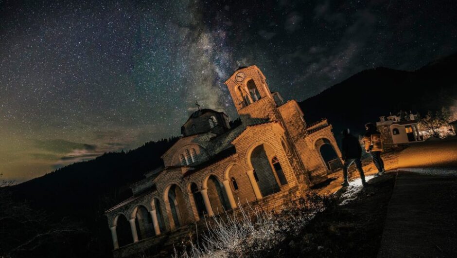 Απίστευτες εικόνες στην Εκκλησία που βουλιάζει στο Ροπωτό Τρικάλων (video)