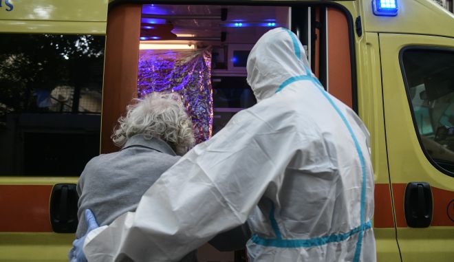 Γιατί πέθαναν 13.400 περισσότεροι πολίτες στην Ελλάδα το 2022 σε σχέση με τον μέσο όρο