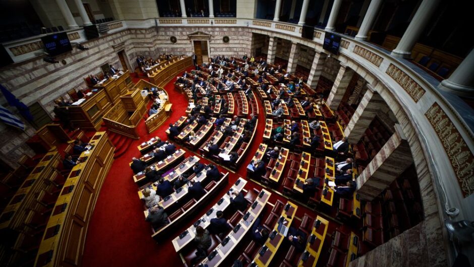 Πρόταση δυσπιστίας: Μεταμεσονύκτιες συνεδριάσεις για να συσκοτιστεί η αποδεδειγμένη δράση του παρακράτους