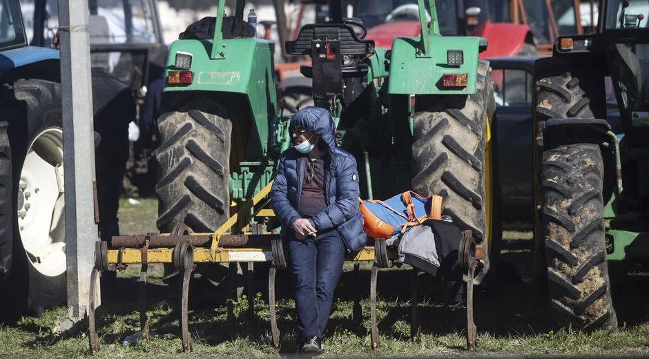 Στο «πόδι» οι αγρότες της Θεσσαλίας