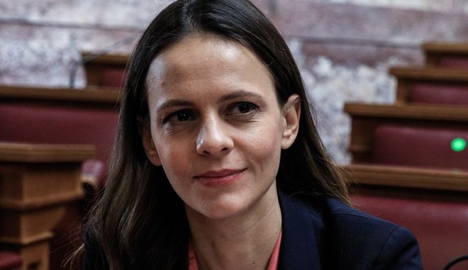 Έφη Αχτσιόγλου: “Φτωχοποίηση των πολιτών από την κυβέρνηση των ανισοτήτων”